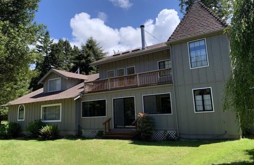 Bandon House | A Home on the Range at Bandon Crossings 6 bedrooms