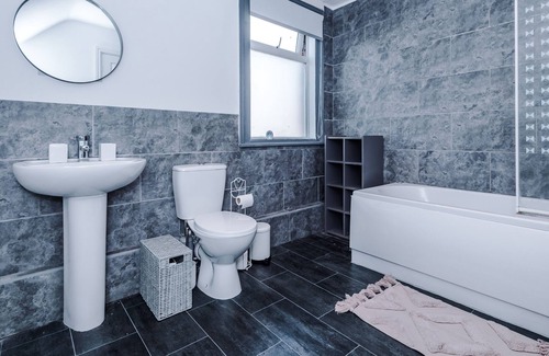 Moreton Apartment | A Homely and Welcoming 3 bedroom property.