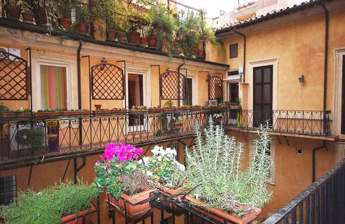 Rione VI Parione Apartment | A house in the heart of Rome, ideal to visit on foot. Comfort and calm area