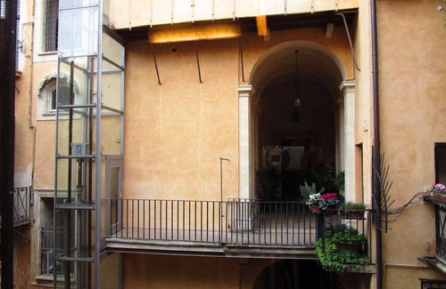 Rione VI Parione Apartment | A house in the heart of Rome, ideal to visit on foot. Comfort and calm area