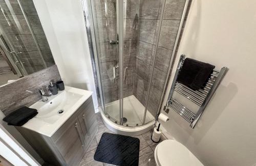 Moffat Apartment | A&J Properties 2 Bed Apartment Netflix&Prime