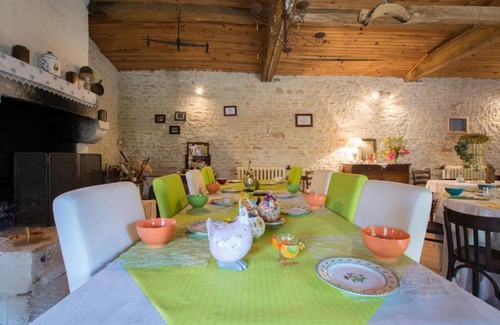 Saint-Hilaire-de-Villefranche Bed & Breakfast | A L'Antan - La Ferme D'Octave