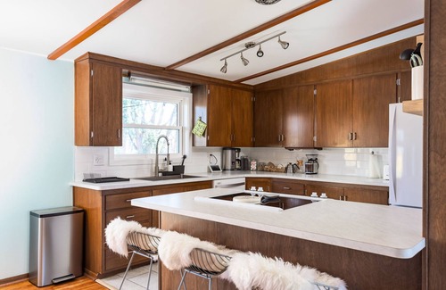 South Westminster House | Á La Mod | Single Family House Close to Denver & Boulder | Hot Tub | Sleeps 8