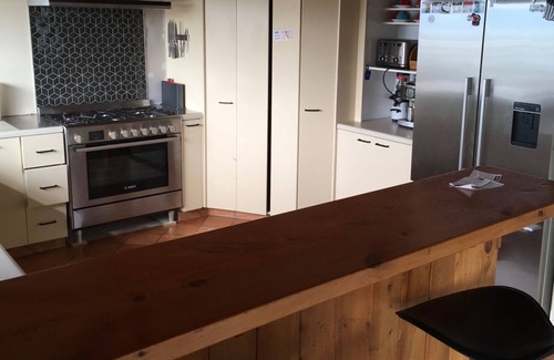 Kaiteriteri House | A large family home with beach access