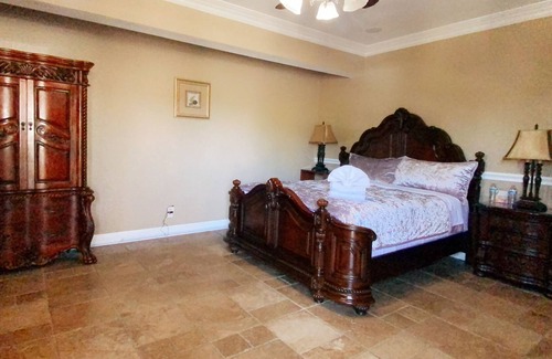 Eastvale House | A large room with independent access is in a one-story house