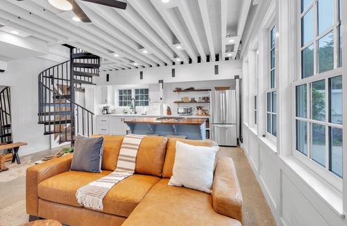 Covenant House | A Little Bit of Heaven near Rancho Santa Fe with a pool!