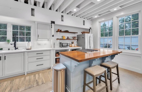 Covenant House | A Little Bit of Heaven near Rancho Santa Fe with a pool!