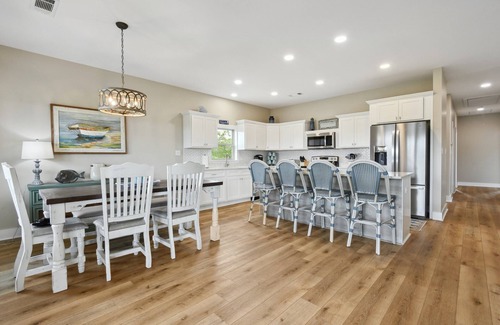 Shoreline Park House | A Little Piece of Heaven-Waterfront-Views-Firepit-Family Friendly