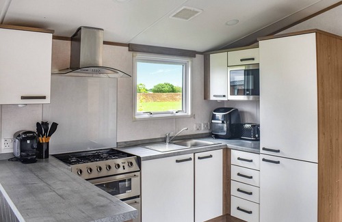 Stonham Aspal Cottage | A lovely bright lodge next to a field on a great site for people of all ages.