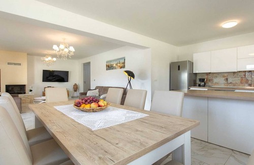 Pinezici Villa | A lovely holiday house close to the beach in Krk