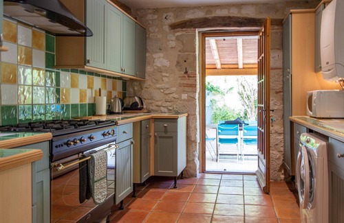 Douzains Cottage | A lovely stone built cottage with stunning pool