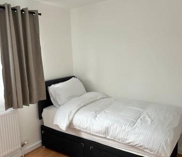 Lewisham House | A Luxurious 3 Bed-Terrance House