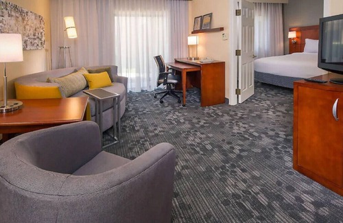 University Place House | A Luxurious Retreat for Romantic Couples!