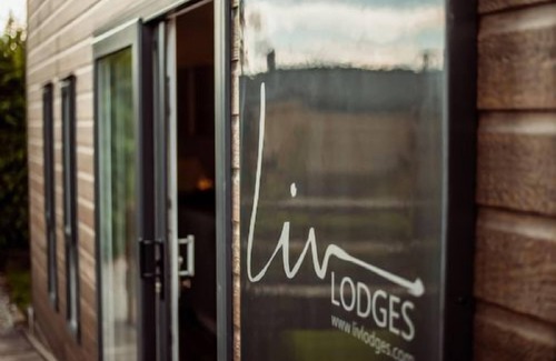 Barmston Cottage | A luxury lodge 2 that sleeps 6 guests in 2 bedrooms
