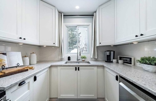 Durham Region House | A minute away from Trent University!