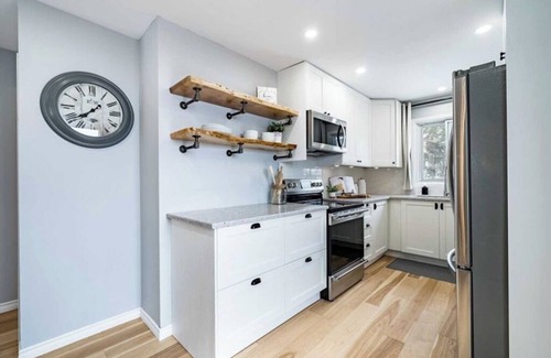 Durham Region House | A minute away from Trent University!