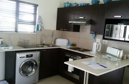 Greater Johannesburg Metropolitan Area Condo | A Modern and Relaxed Condo in the leafy suburb of Dainfern.