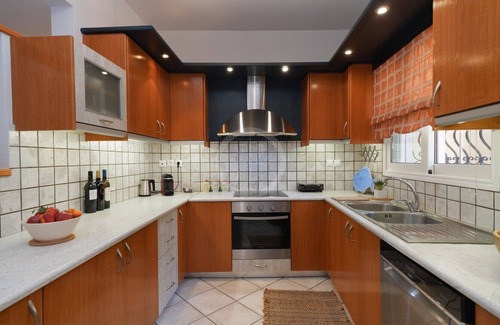 Porto Heli Apartment | A modern apartment with incredible views to the port of Porto Heli