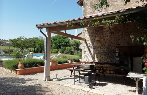Uchizy House | A paradise in the middle of the Burgundy vineyards