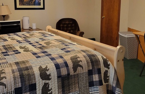 Beaver County House | A Peaceful Getaway cabin!