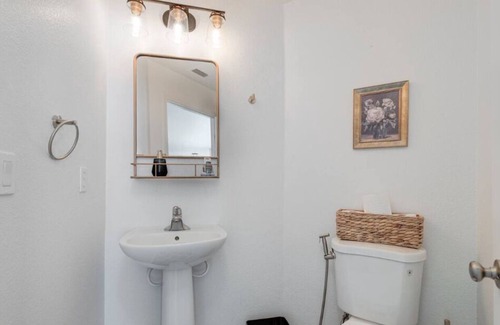 North Natomas House | A Peaceful home in a good Location /TRAVEL NURSES/ INSURANCE CLAIMS/TEMP HOUSING