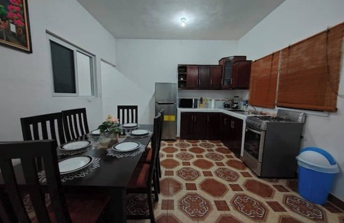 Mazatenango House | A Pocos Pasos de la Piscina Esta "casa Ilusion," tu Casa