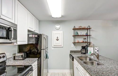 Jekyll Island Condo | A Poolside Paradise - Villa 340