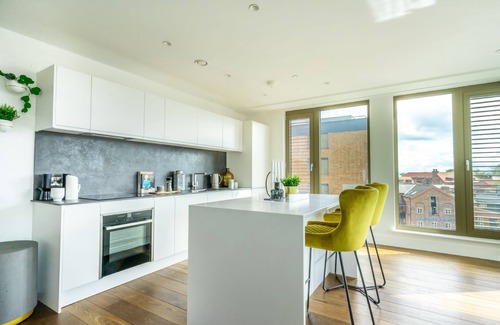 York Apartment | A premium stay that sleeps 4 guests in 2 bedrooms