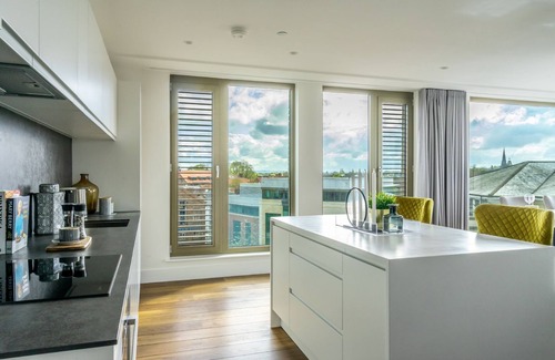 York Apartment | A premium stay that sleeps 4 guests in 2 bedrooms