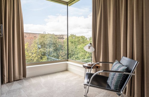 York Apartment | A premium stay that sleeps 6 guests in 3 bedrooms