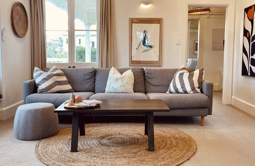 Bluff Hill House | A private, quiet home centrally located on Napier's Bluff Hill