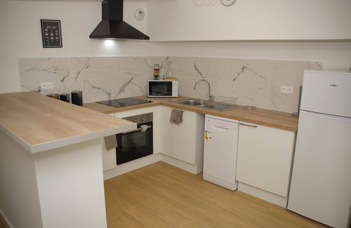 Lezignan-Corbieres Apartment | A Quelques pas de la Gare, au Centre Ville, Appartement Tout Équipé