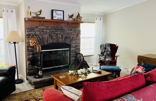 Maynardville House | A quiet hideaway close to Norris Lake just a half mile to Hickory Star Marina.