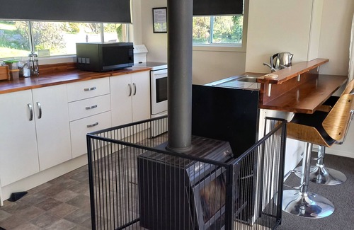 Taupo Apartment | A Quiet, peaceful hideaway by the Waikato river.