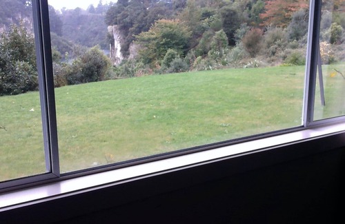 Taupo Apartment | A Quiet, peaceful hideaway by the Waikato river.