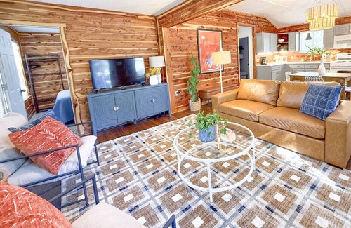 Boswell Cabin | A Retreat on the Banks of Livingston Creek