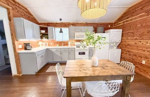 Boswell Cabin | A Retreat on the Banks of Livingston Creek