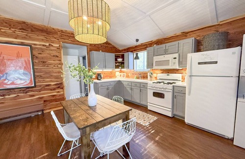 Boswell Cabin | A Retreat on the Banks of Livingston Creek