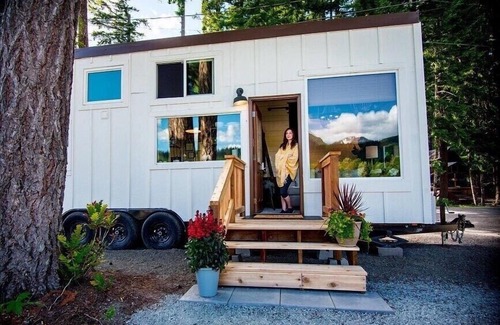Packwood House | a riverfront retreat nestles on the Cowlitz River