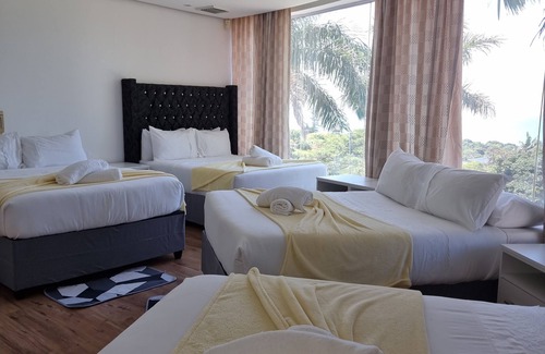 Umhlanga Villa | A ROMANTIC HERRWOOD VILLA