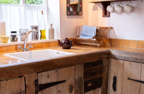 Sudbury Cottage | A romantic little Farm cottage with a roaring fire. Ideal for dog owners.