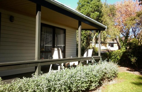 Paraparaumu Beach House | A room 5 minutes' walk to the beach