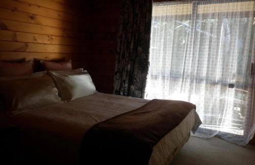 Paraparaumu Beach House | A room 5 minutes' walk to the beach