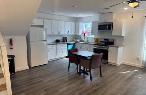 Northside House | A room in a 3-bed charming house with AC in vibrant Houston