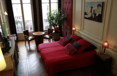 Saint-Vincent-de-Paul Bed & Breakfast | A Room In Paris