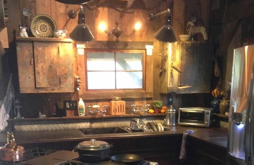 South Londonderry House | A Rustic Barn & Camper - Cassic VT Beauty with a Ralph Lauren touch!