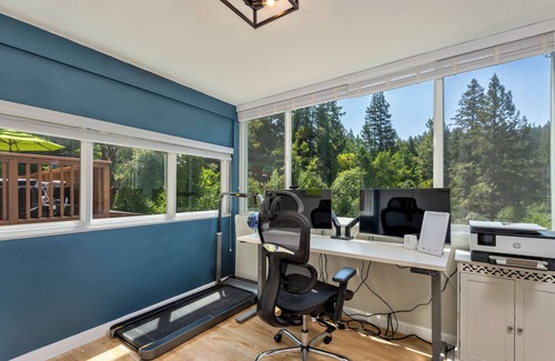 Camp Meeker House | A+ Sauna, Plunge & Jacuzzi - Kayaks, Bikes, Bocce Ball, Game Room & Views!