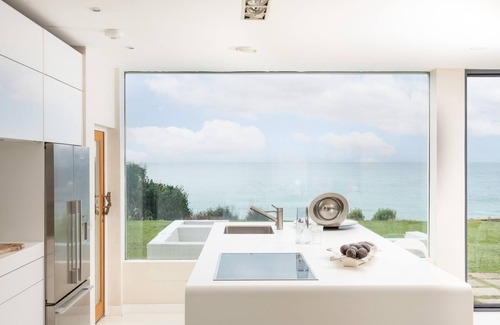 Praa Sands House | A sensational beach house just footsteps from Praa Sands Beach, with stunning sea views and hot tub