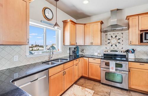 Port Aransas House | A Shore Thing - Overlooking Pool/Ocean Views to South/Bay View to North