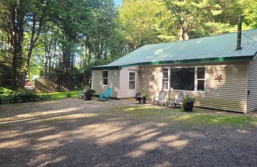 Arcade Cabin | A short walk to a private lake for swimming boating &fishing